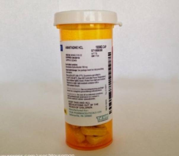 Acheter Amantadine - Illustration d’un comprimé et du mot Amantadine