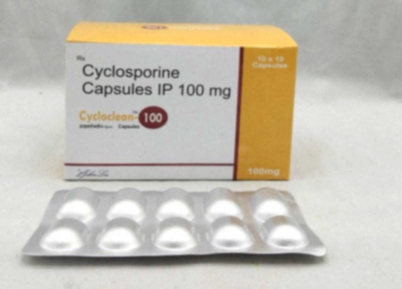 Commande de cyclosporine – illustration de capsules et colis expédié